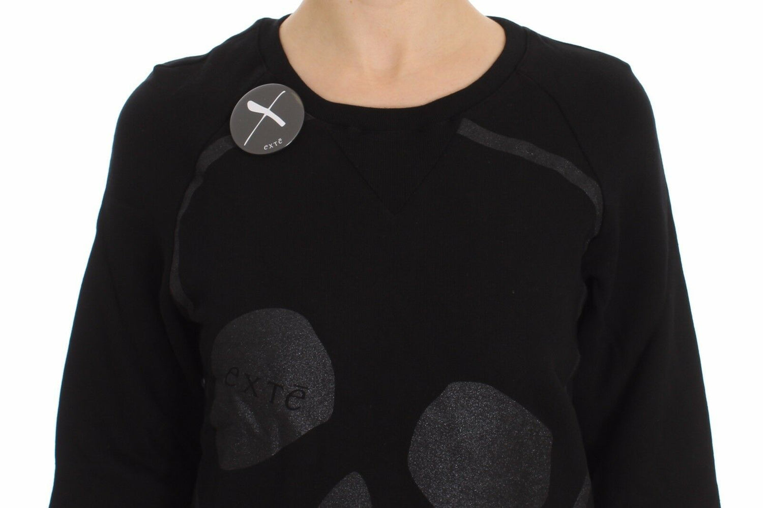 Exte Chic Skull Motif Crew-Neck Cotton Sweater