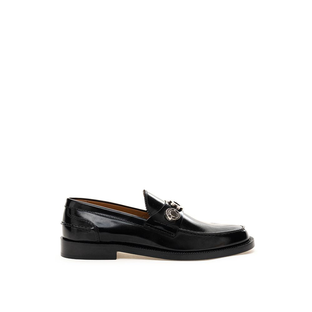 Burberry Elegant Leather Flat Shoes in Timeless Black